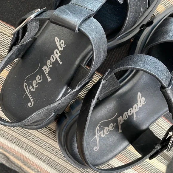 Super Cute 💕 Free People Brooks black fisherman sandals!! - Picture 9 of 14